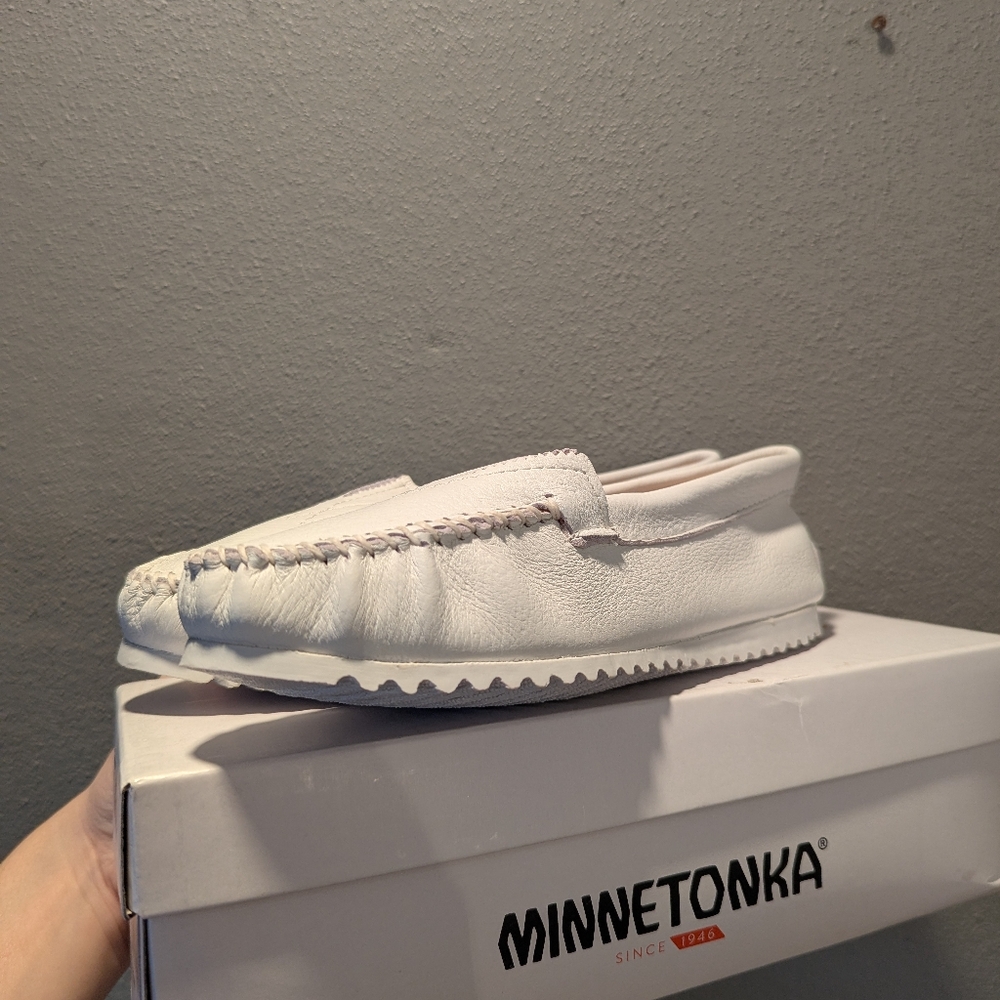 Minnetonka White Deerskin Leather Moccasins 6WWW - Picture 4 of 7